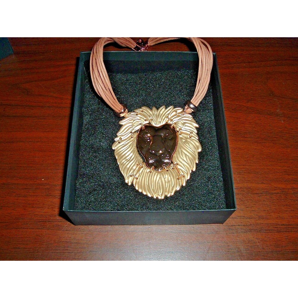 Vtg St Thomas Gold Tone Articulated Large Lion Head Textured Pendant w/Rope Cord